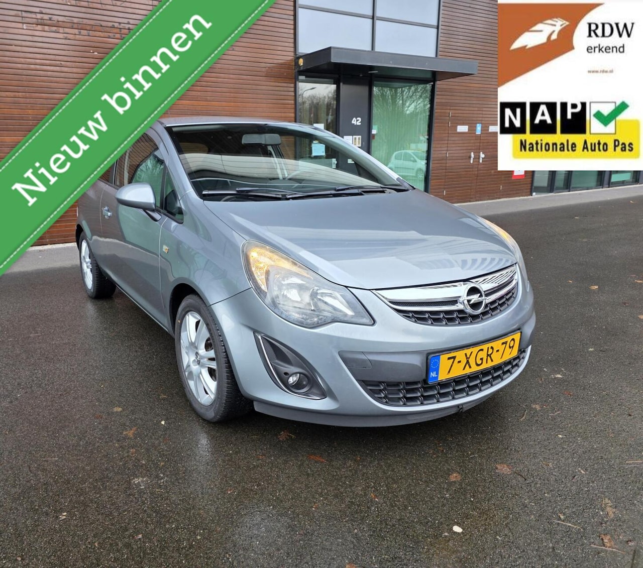 Opel Corsa - 1.2-16V BlitZ 3DRS 2014 Airco/Navi/PDC/Trekh/APK - AutoWereld.nl