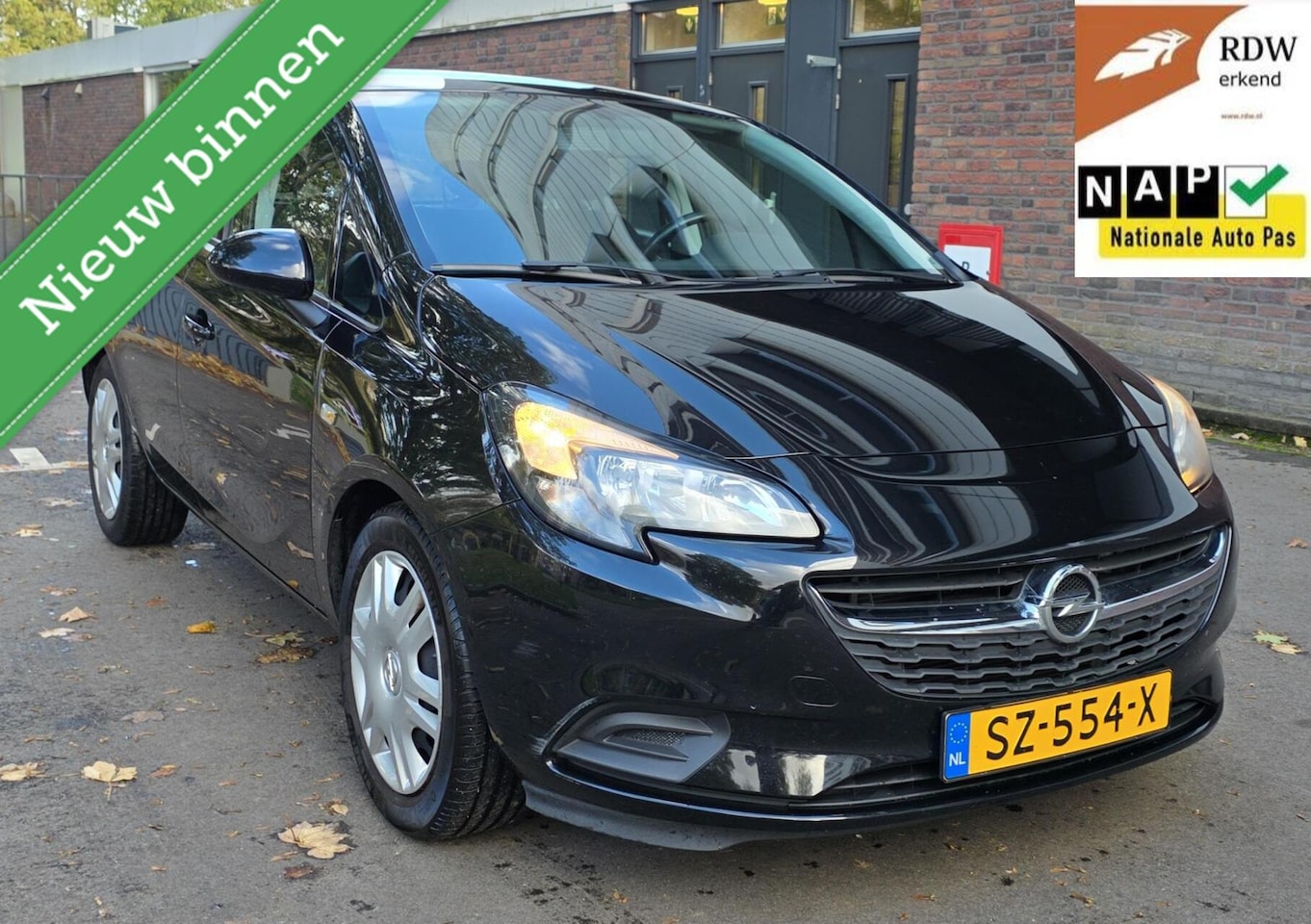 Opel Corsa - 1.4 Favourite 5drs 2018 98dkm Airco/NAVI/CARPLAY - AutoWereld.nl