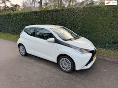 Toyota Aygo - 1.0 VVT-i x-play|Navi|Dealer onderhouden|Camera