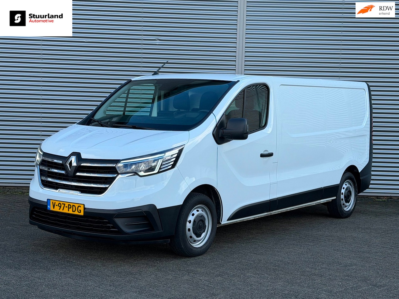 Renault Trafic - 2.0 dCi 130pk L2H1 Airco/ Cruise/ Carplay/ Trekhaak/ PDC/ 3zits/ - AutoWereld.nl