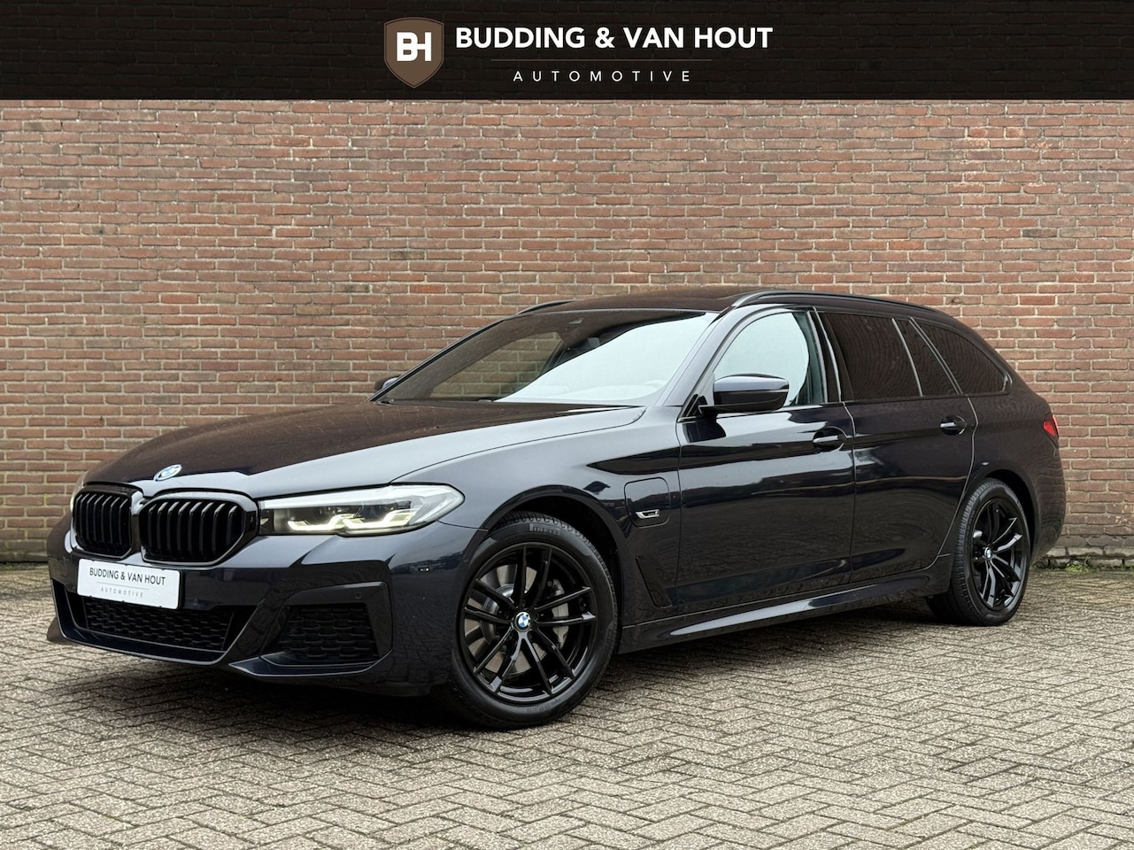 BMW 5-serie Touring - 530e xDrive M-Sport Pano Harman/Kardon Trekhaak - AutoWereld.nl