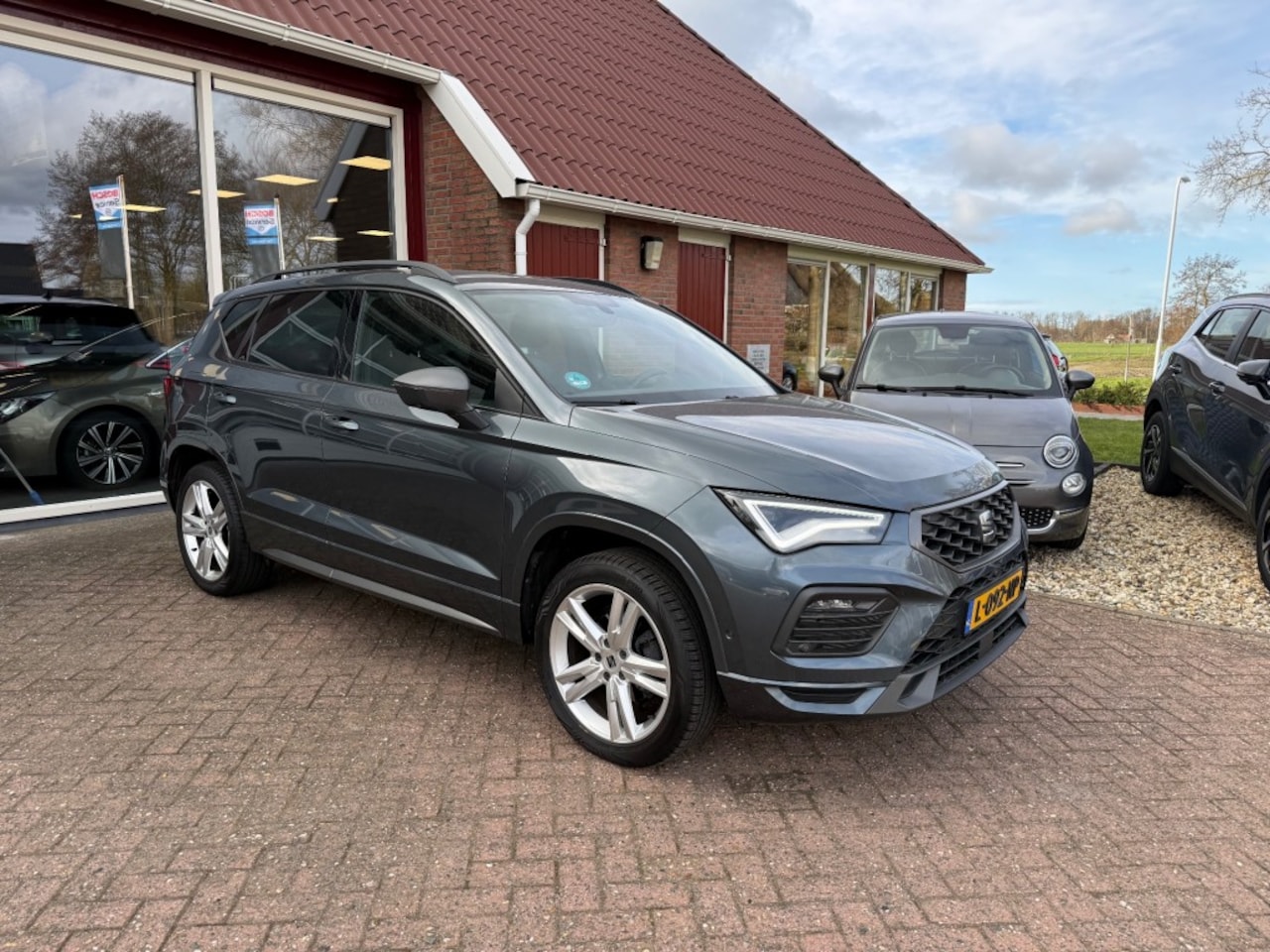 SEAT Ateca - 1.0 TSI FR BUSINESS INTENSE WEGKLAPBARE TREKHAAK  4 SEIZOENEN BANDEN  LUXE UITVOERING! - AutoWereld.nl