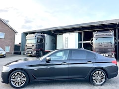 BMW 5-serie - 530i 252pk aut + f1 High Exe Sportline sedan - head up - navi - camera - keyless - front +