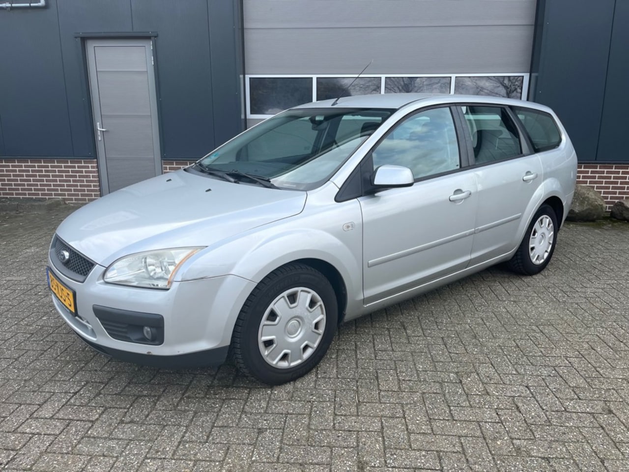 Ford Focus Wagon - 1.6-16V Trend-CLima-Trekhaak-Cruisecontrol-NAP! - AutoWereld.nl