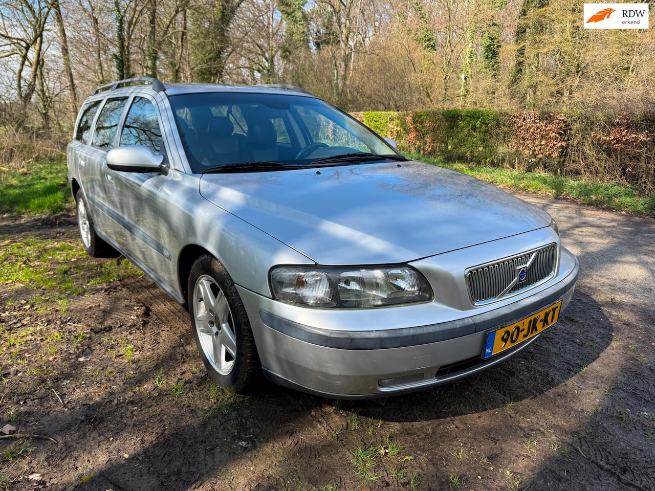 Volvo V70 - 2.4 7-Persoons/Nwe Distributie&APK. - AutoWereld.nl