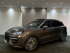 Porsche Cayenne - 3.0 E-Hybrid Black Edition Cayenne 3.0 V6 470pk E-hybrid 2024 Sport-Design VOLL
