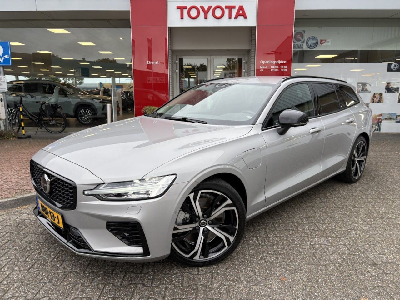 Volvo V60 - 2.0 T6 Recharge Plus Dark | Trekhaak | 360 camera | Harman Kardo - AutoWereld.nl