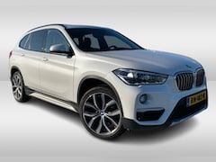 BMW X1 - xDrive20i High Executive / Panoramadak / Head-up / Bruin Leder / 19'' / Navigatie / Sports