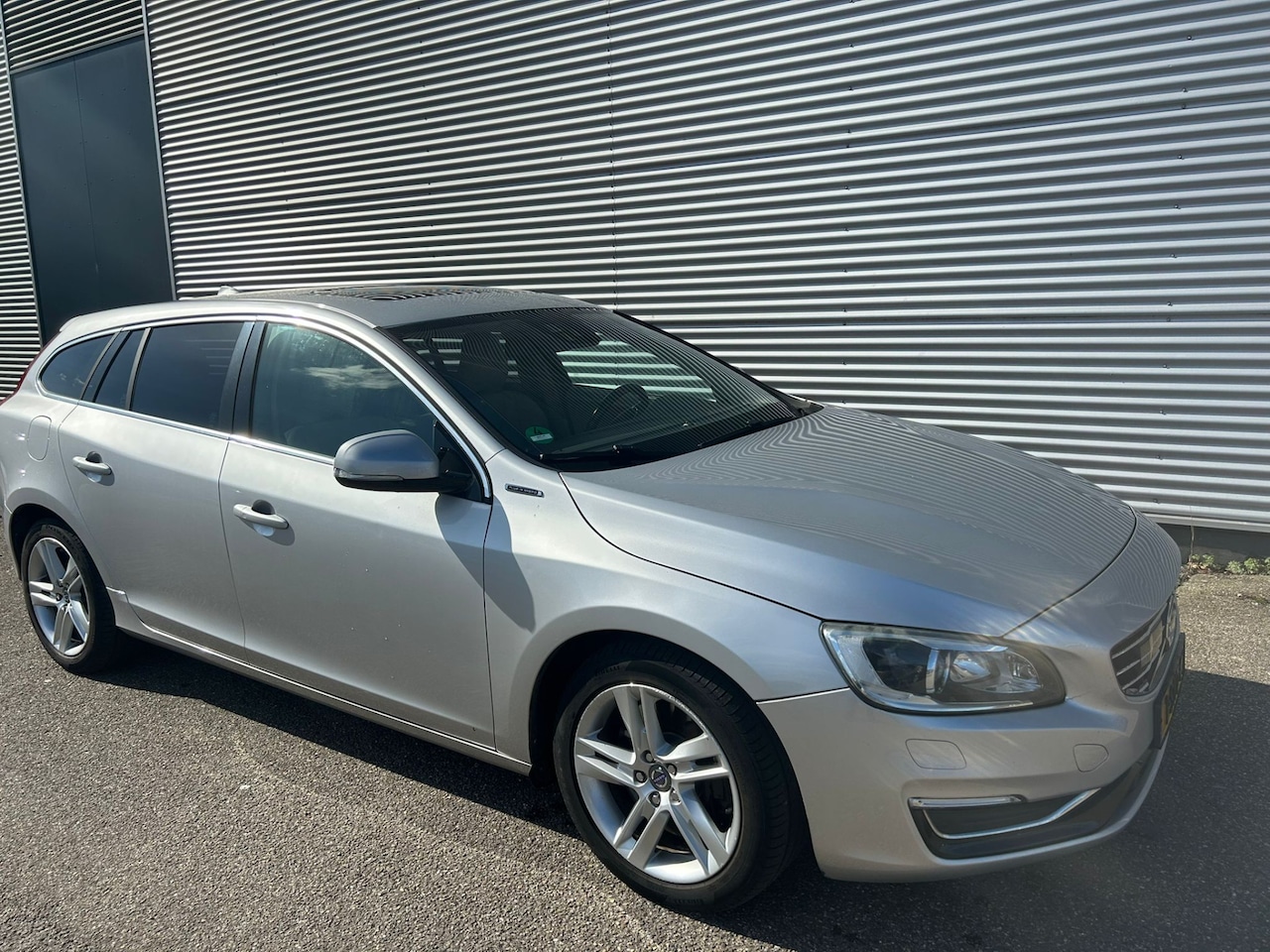 Volvo V60 - 2.4 D6 AWD Plug-In Hybrid Summum 2.4 D6 AWD Plug-In Hybrid Summum - AutoWereld.nl