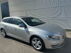 Volvo V60 - 2.4 D6 AWD Plug-In Hybrid Summum | SCHUIFDAK | WINTERPAKKET