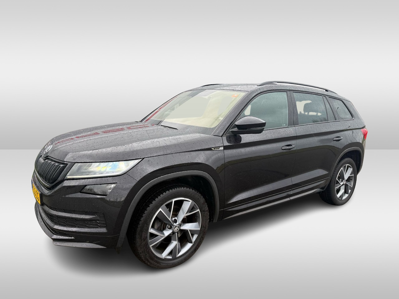 Skoda Kodiaq - 1.5 TSI Sportline Business / Camera / Keyless / Sportstoelen / CarPlay / 19'' / Blackpack - AutoWereld.nl