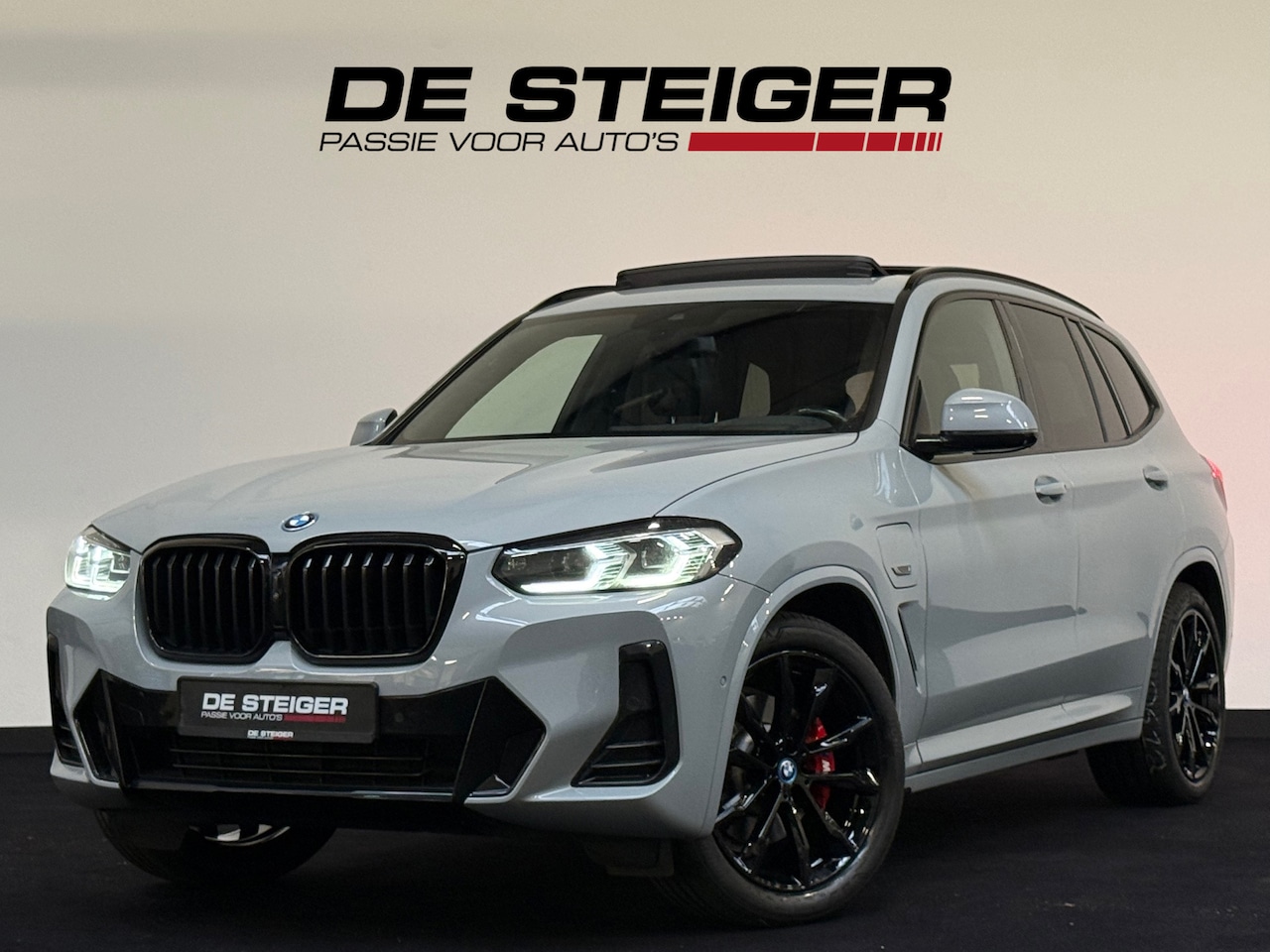 BMW X3 - XDrive30e High Executive X3M Sport Leder Pano Headup 292 Pk - AutoWereld.nl