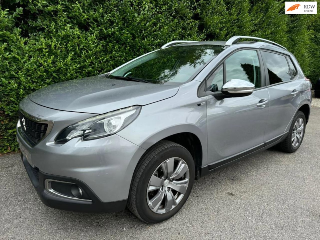 Peugeot 2008 - 1.2 PureTech Access gebruikt olie - AutoWereld.nl