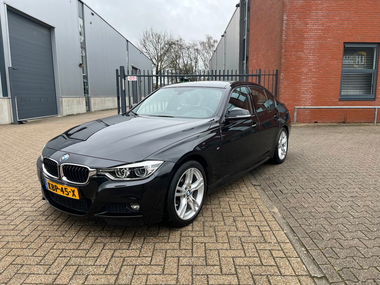 BMW 3-serie - 318i M Sport 318i M Sport - AutoWereld.nl