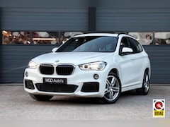 BMW X1 - sDrive20i M-Sport M-Pakket /LED/PANODAK/HARMAN-KARDON/ACC/HUD/TREKHAAK/KEYLESS/STOELVERW