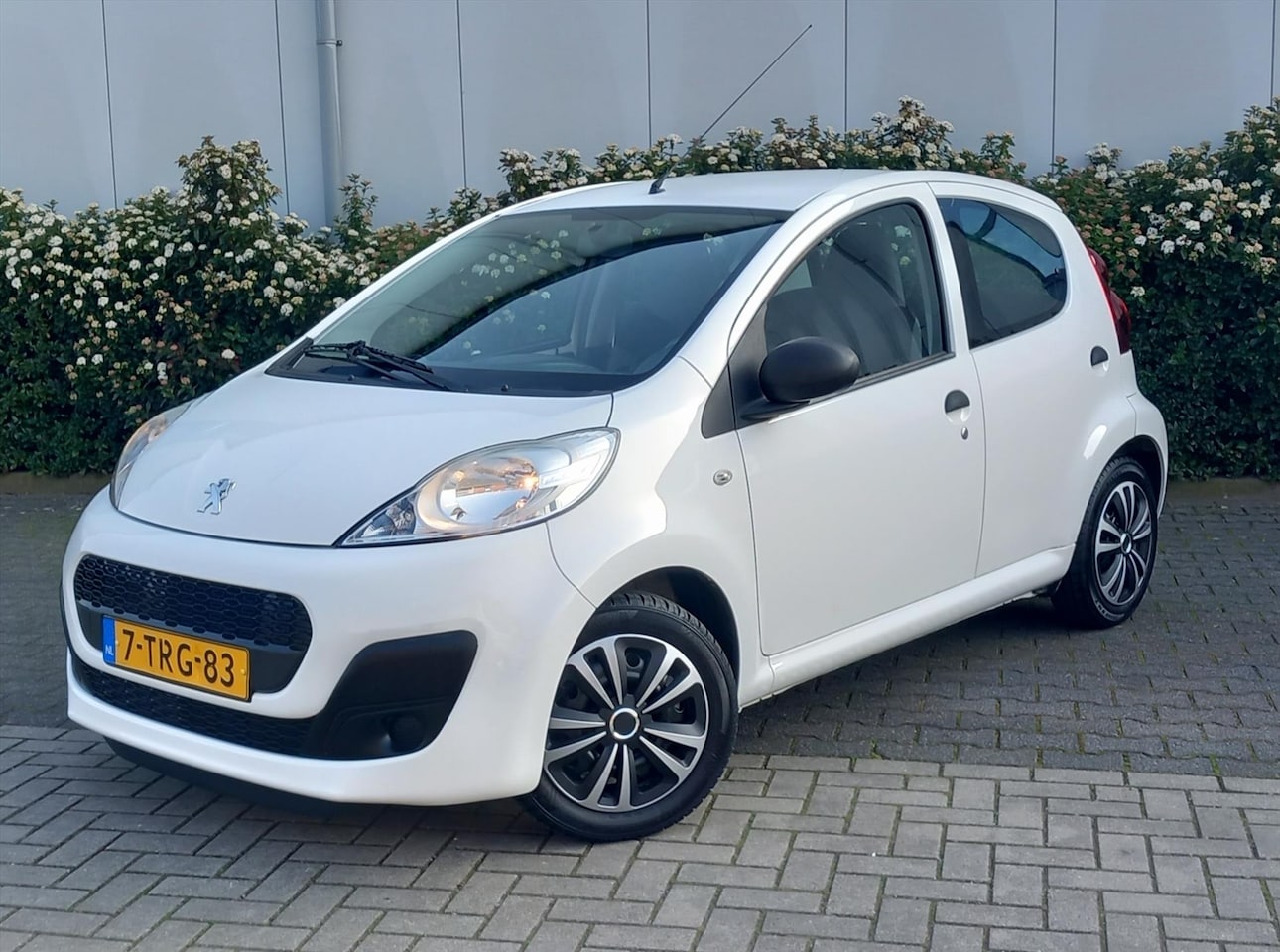 Peugeot 107 - 1.0 68PK 5D Access Accent Airco - AutoWereld.nl