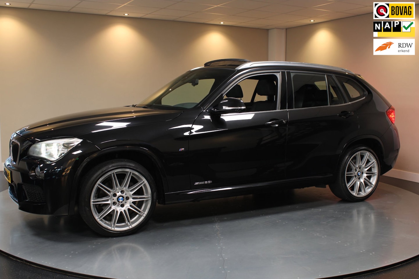 BMW X1 - SDrive20i Limited Series *M-Pakket* Automaat|Pano|Trekhaak|NAP - AutoWereld.nl