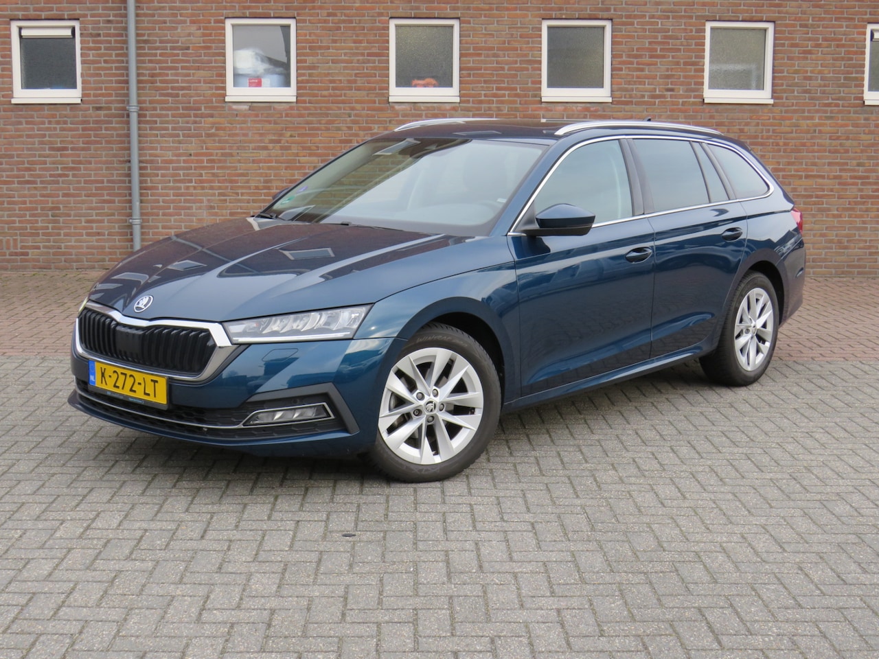Skoda Octavia Combi - 1.0 TSI 111Pk Business Edition Plus * Rijklaarprijs incl. garantie * Pano-dak * Camera * E - AutoWereld.nl