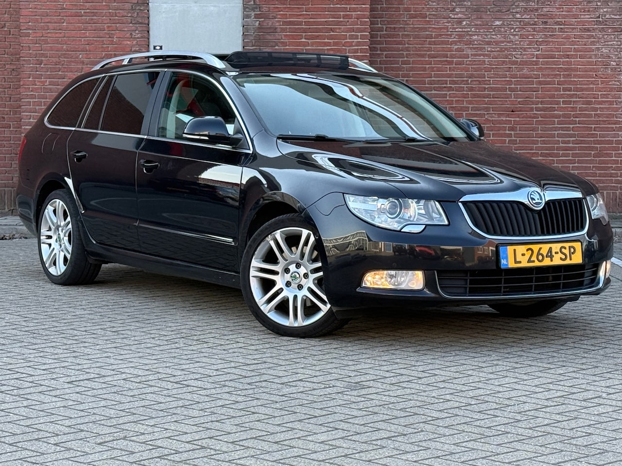 Skoda Superb Combi - 2.0 TSI Elegance|AUTOMAAT|PANNO|LEDER|GOED-ONDERHOUDEN - AutoWereld.nl