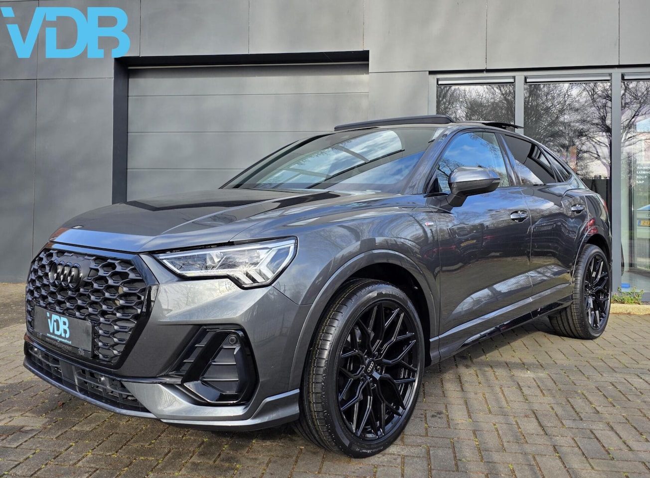 Audi Q3 Sportback - 35 TFSI S-Line BLACK EDITION PANO SFEER - AutoWereld.nl