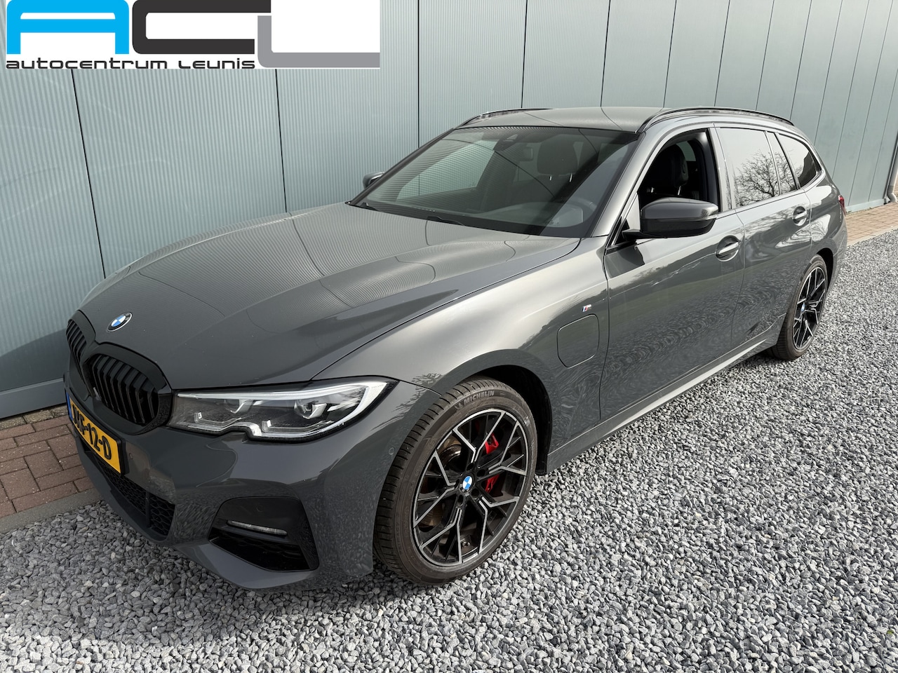 BMW 3-serie Touring - 330e Automaat High Executive M-Sportpakket - AutoWereld.nl