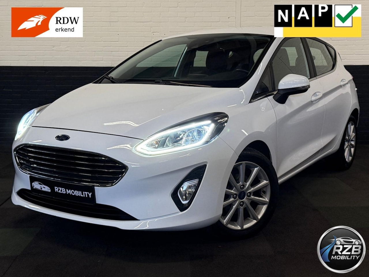 Ford Fiesta - 1.0 EcoBoost Titanium Automaat Climate Carplay - AutoWereld.nl