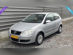 Volkswagen Polo - 1.4-16V AUTOMAAT|NW Apk|Trekhaak|ParkSensor|Airco|Elek Pakket