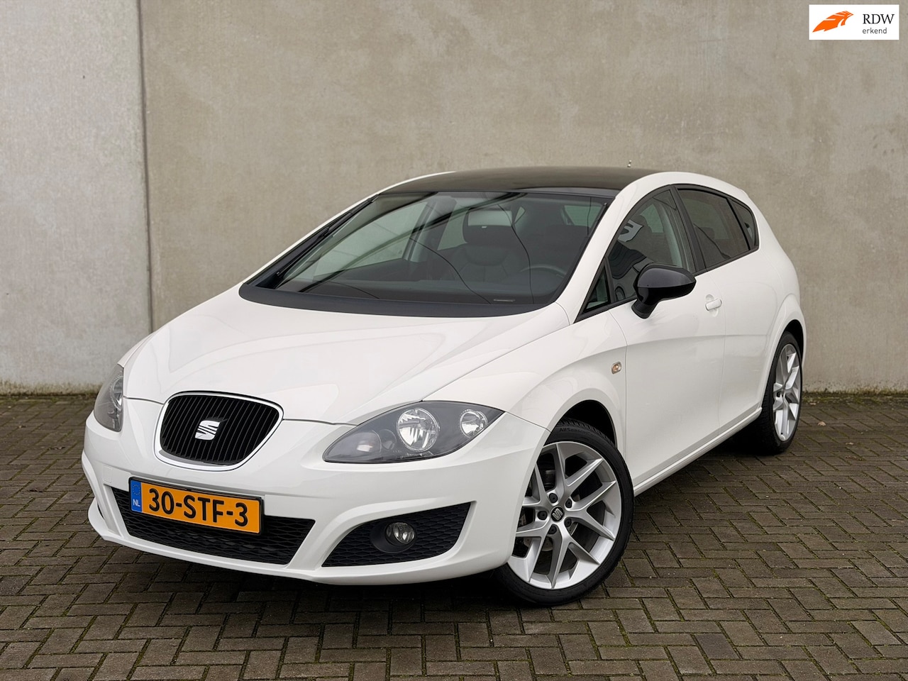 SEAT Leon - 1.2 TSI 18'' FR Ori NL NAP Leder Ketting vv CarPlay Cruise Clima - AutoWereld.nl