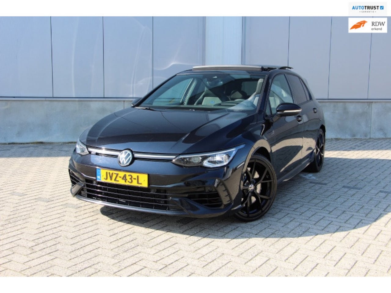 Volkswagen Golf - 8 R 2.0 TSI 4M PERF AKRA PANO H-UP LEDER H&K - AutoWereld.nl