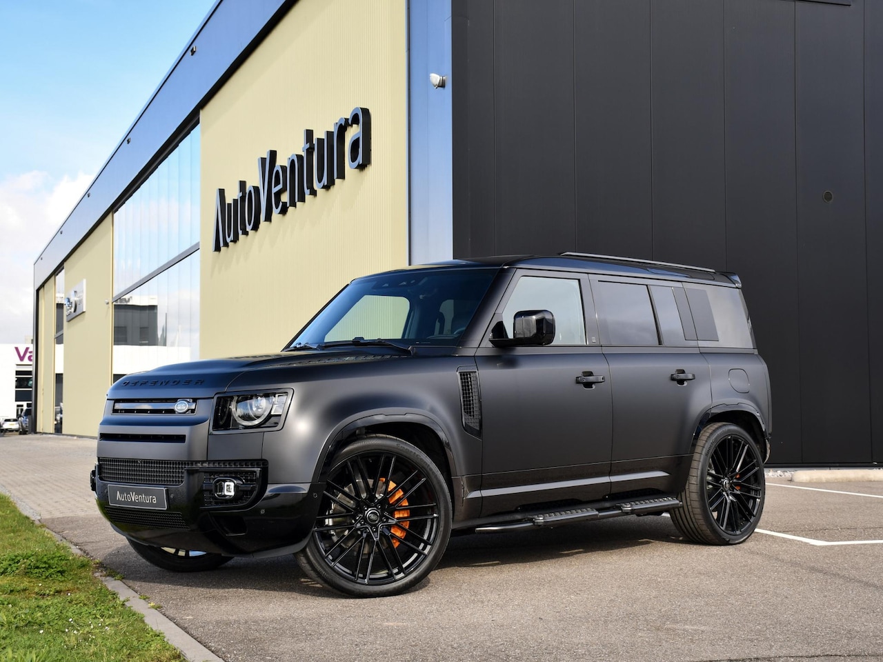Land Rover Defender 110 - 2.0 P300e 110 X-Dynamic HSE MY2026 | 24'' | PPF af-fabriek | Treelanken | Black Pack | Spo - AutoWereld.nl