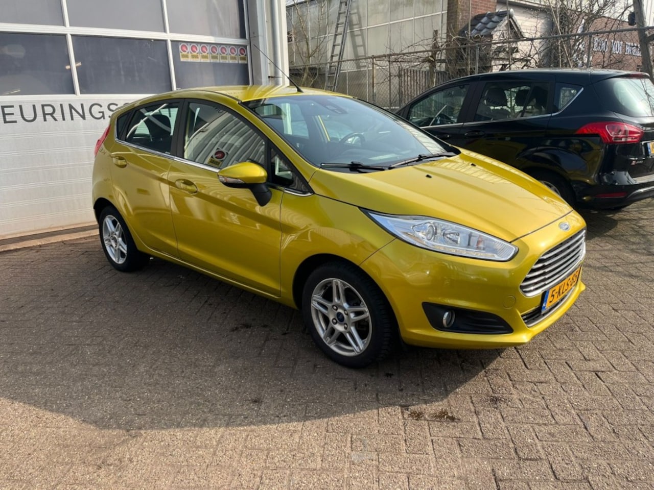 Ford Fiesta - 1.0 ecoboost titanium ** nieuwe distributieriem ** - AutoWereld.nl