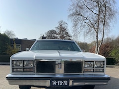 Oldsmobile Ninety-Eight - 6.6 Regency