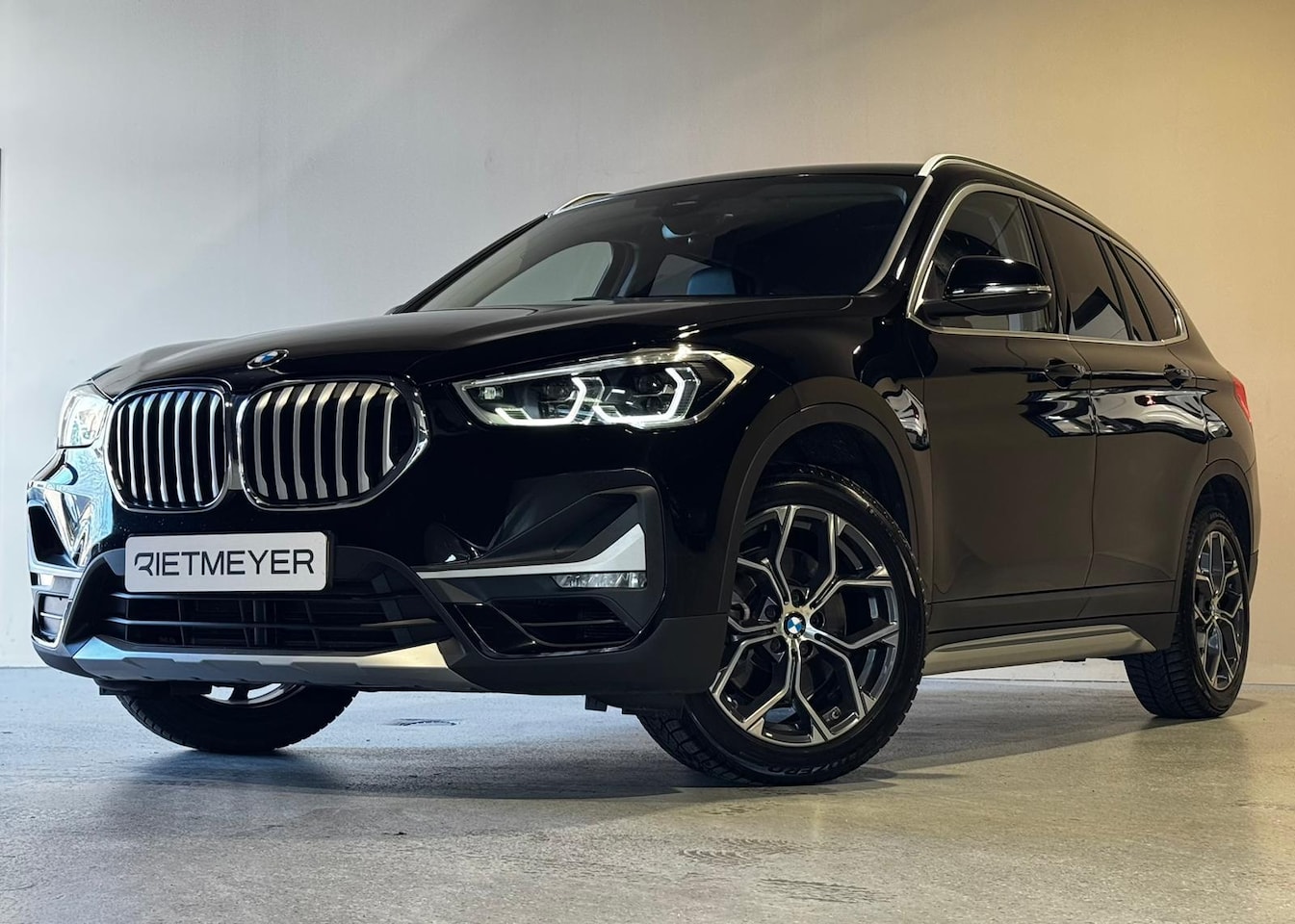 BMW X1 - sDrive20i High Executive |Head-Up |Trekhaak |Sfeer |Dealer onderhouden - AutoWereld.nl