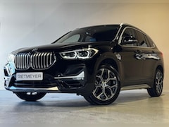BMW X1 - sDrive20i High Executive |Head-Up |Trekhaak |Sfeer |Dealer onderhouden