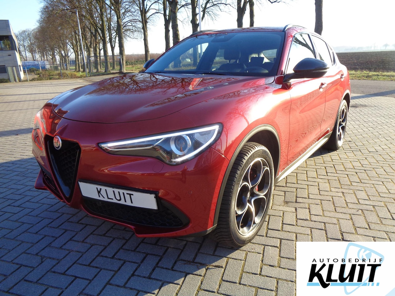 Alfa Romeo Stelvio - 2.0 T AWD B-Tech Business Edition Sportstoelen Rosso Competizione Trekhaak - AutoWereld.nl