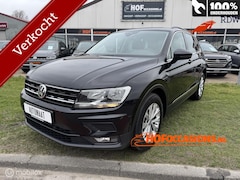 Volkswagen Tiguan - 1.5 TSI ACT Highline AUTOMAAT/CARPLAY/TREKHAAK