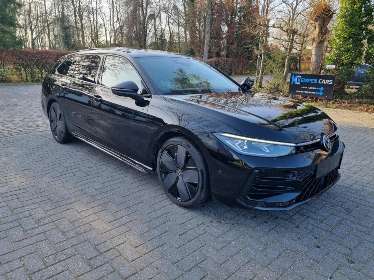 Volkswagen Passat Variant - 1.5 eTSI DSG R-Line Pano Stoelverw Led - AutoWereld.nl