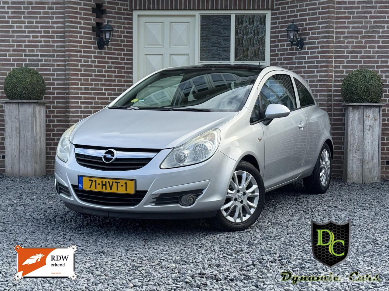 Opel Corsa - 1.4-16V Business *panodak *cruise *airco *NAP - AutoWereld.nl