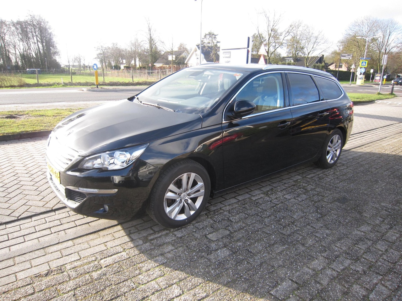 Peugeot 308 SW - 1.2 e-THP Blue Lease Executive 1.2 e-THP Blue Lease Executive - AutoWereld.nl