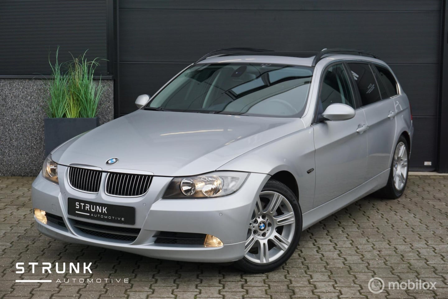 BMW 3-serie Touring - 325i High Executive Clima Leer Panoramadak - AutoWereld.nl