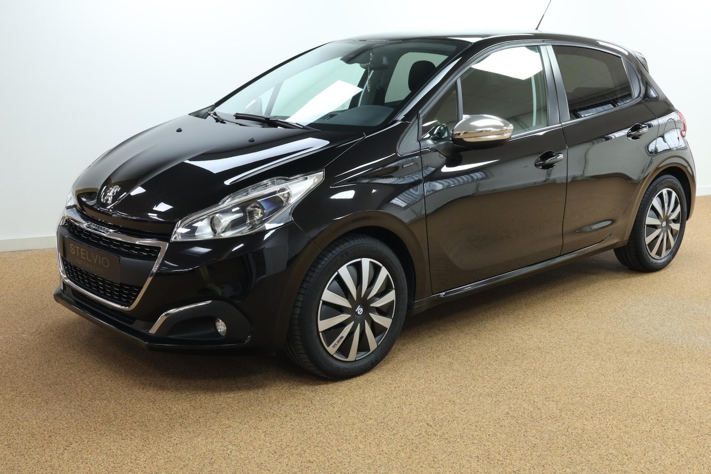 Peugeot 208 - 1.2 Signature (2019) Compleet uitgerust! - AutoWereld.nl