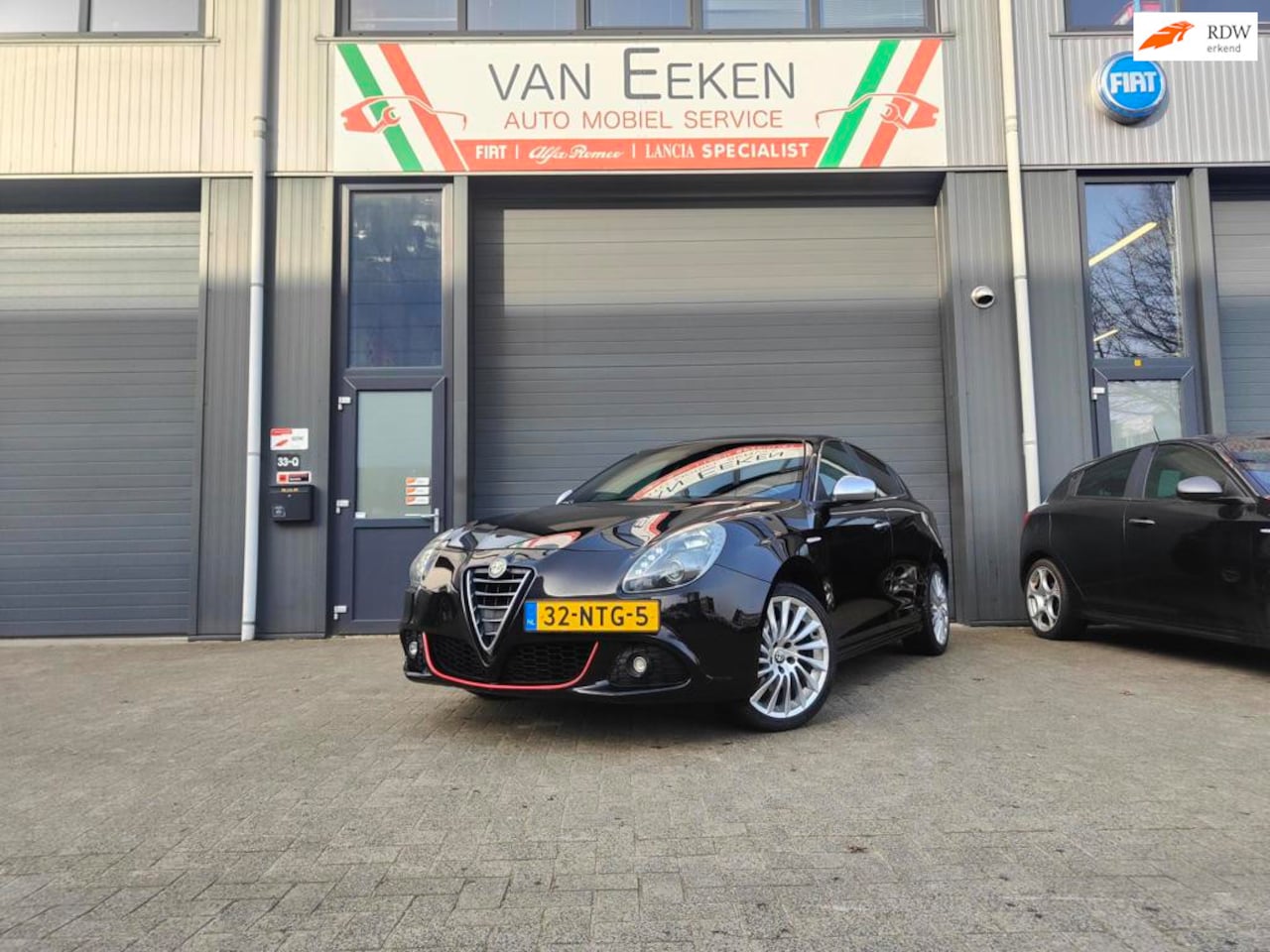Alfa Romeo Giulietta - 1.4 Turbo 170 PK Distinctive Sport Clima/NAP/Cruise/18"/Trekhaak - AutoWereld.nl