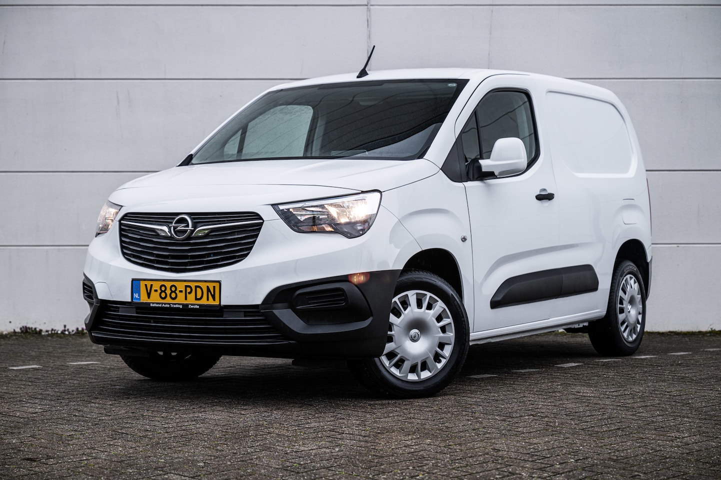 Opel Combo - 1.2 110pk Benzine MARGE 3-PRS |Airco|Cruise|Camera|Trekhaak|Carplay| - AutoWereld.nl