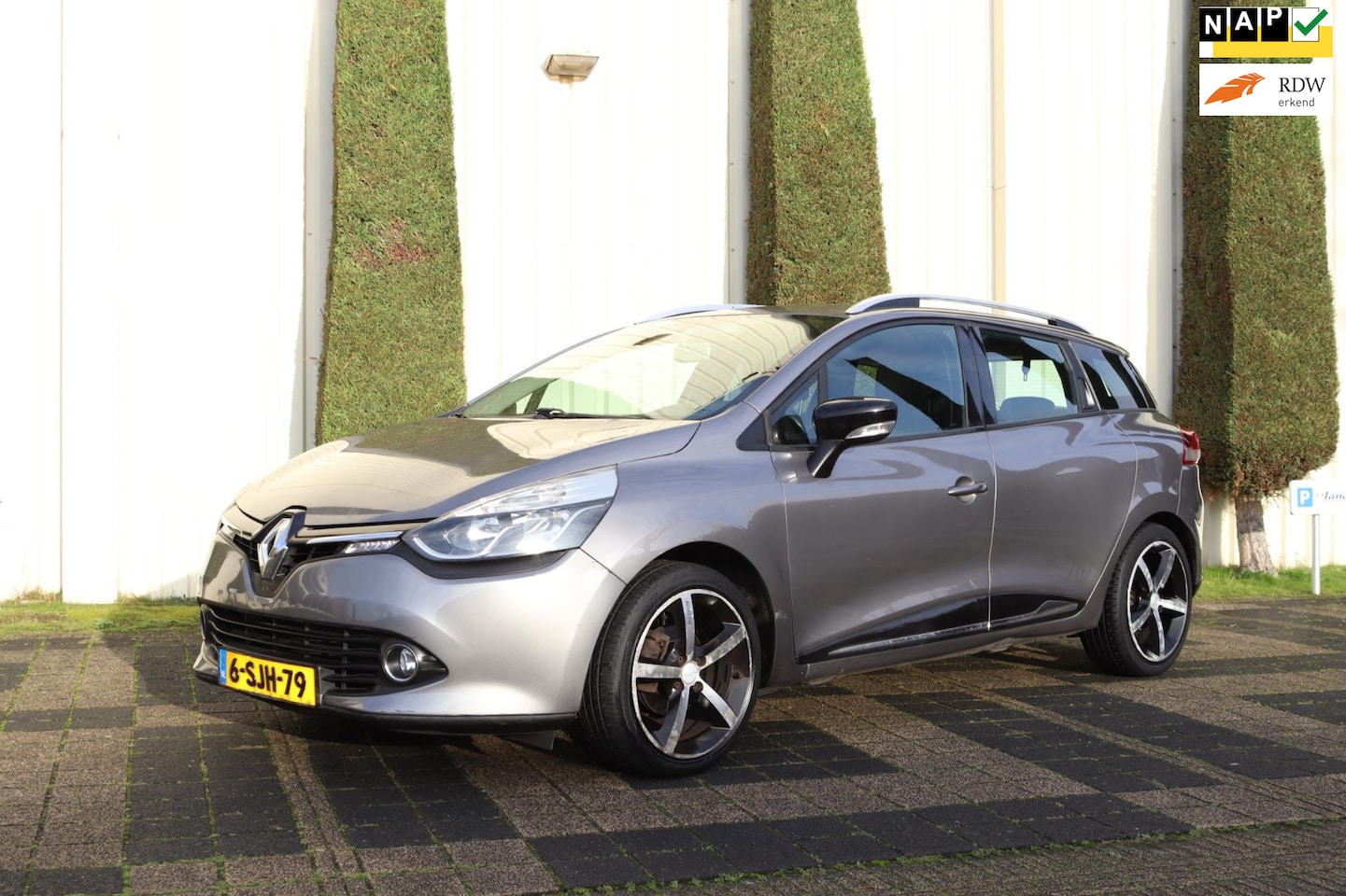 Renault Clio Estate - 0.9 TCe Expression Navigatie, Airco, LMV, APK 21-10-2026 - AutoWereld.nl