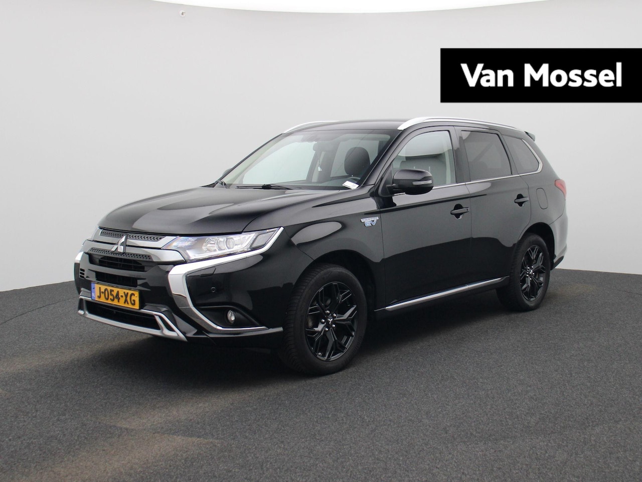 Mitsubishi Outlander - 2.4 PHEV Pure 4WD | NAVIGATIE | CLIMATE CONTROL | PARKEERSENSOREN - AutoWereld.nl