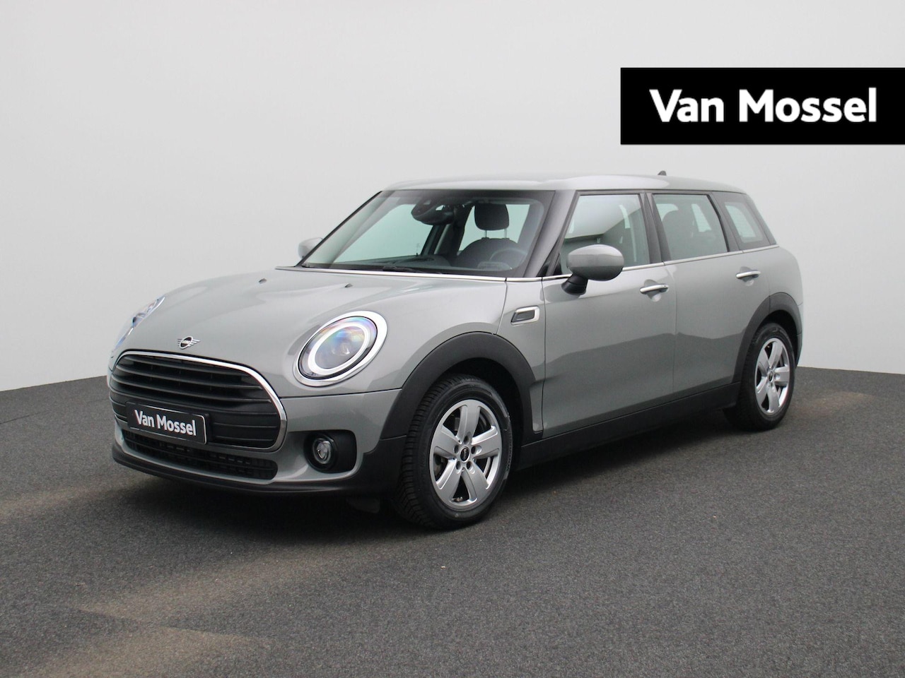 MINI Clubman - Mini 1.5 Cooper | AUTOMAAT | ACHTERUITRIJCAMERA | STOELVERWARMING | APPLE CARPLAY - ANDROI - AutoWereld.nl