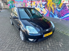 Ford Fiesta - 1.3 Futura airco elektrische ramen sport velgen mooie auto van bijeen en buiten rijd heerl