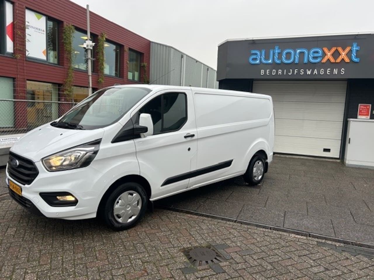 Ford Transit Custom - 300 2.0 TDCI L2H1 Trend AIRCO I PDC I 3-ZITS I 1e EIGENAAR I COMPLETE ONDERHOUDSHISTORIE - AutoWereld.nl
