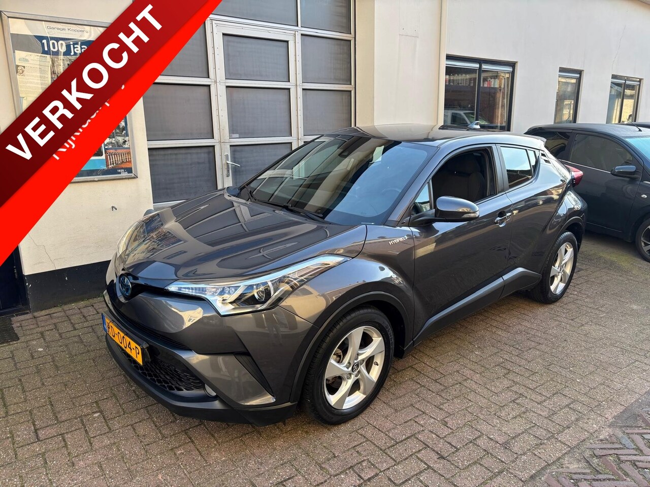 Toyota C-HR - 1.8 Hybrid 122pk CVT Active CARPLAY TREKHAAK - AutoWereld.nl