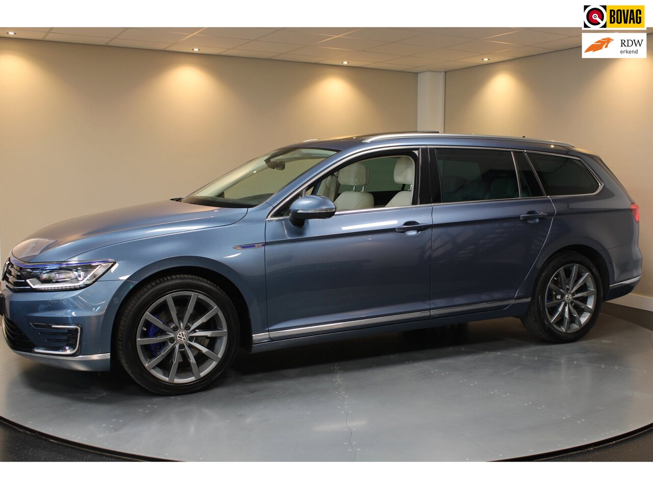 Volkswagen Passat Variant - 1.4 TSI GTE Highline *Pano* Leer|Massage|Trekhaak|HUD|Carplay - AutoWereld.nl